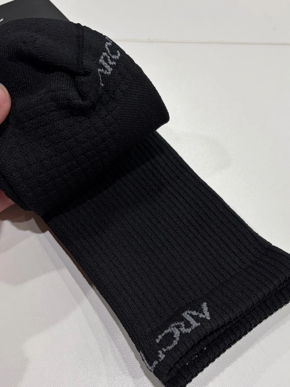 Arc’teryx Men's Medium Synthetic Mid Crew Sock Black NWT Focused Cushion Hiking
